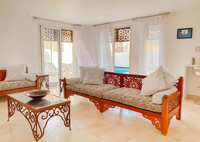 Nayah Stays, Amazing Villa With Private Pool & 5 Master Suites