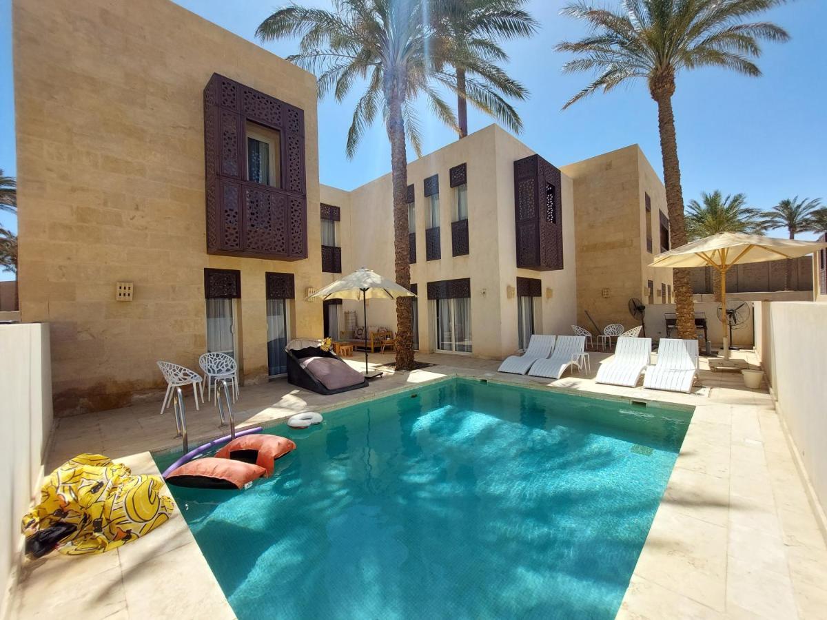 Nayah Stays, Amazing With Private Pool & 5 Master Nyaraló *