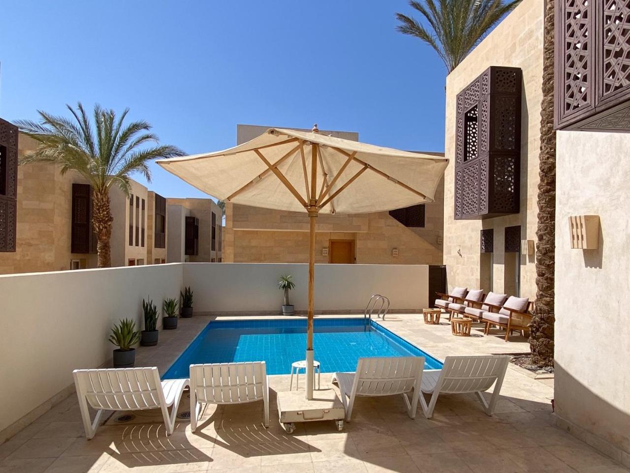 Nayah Stays, Amazing With Private Pool & 5 Master * Gurdaka