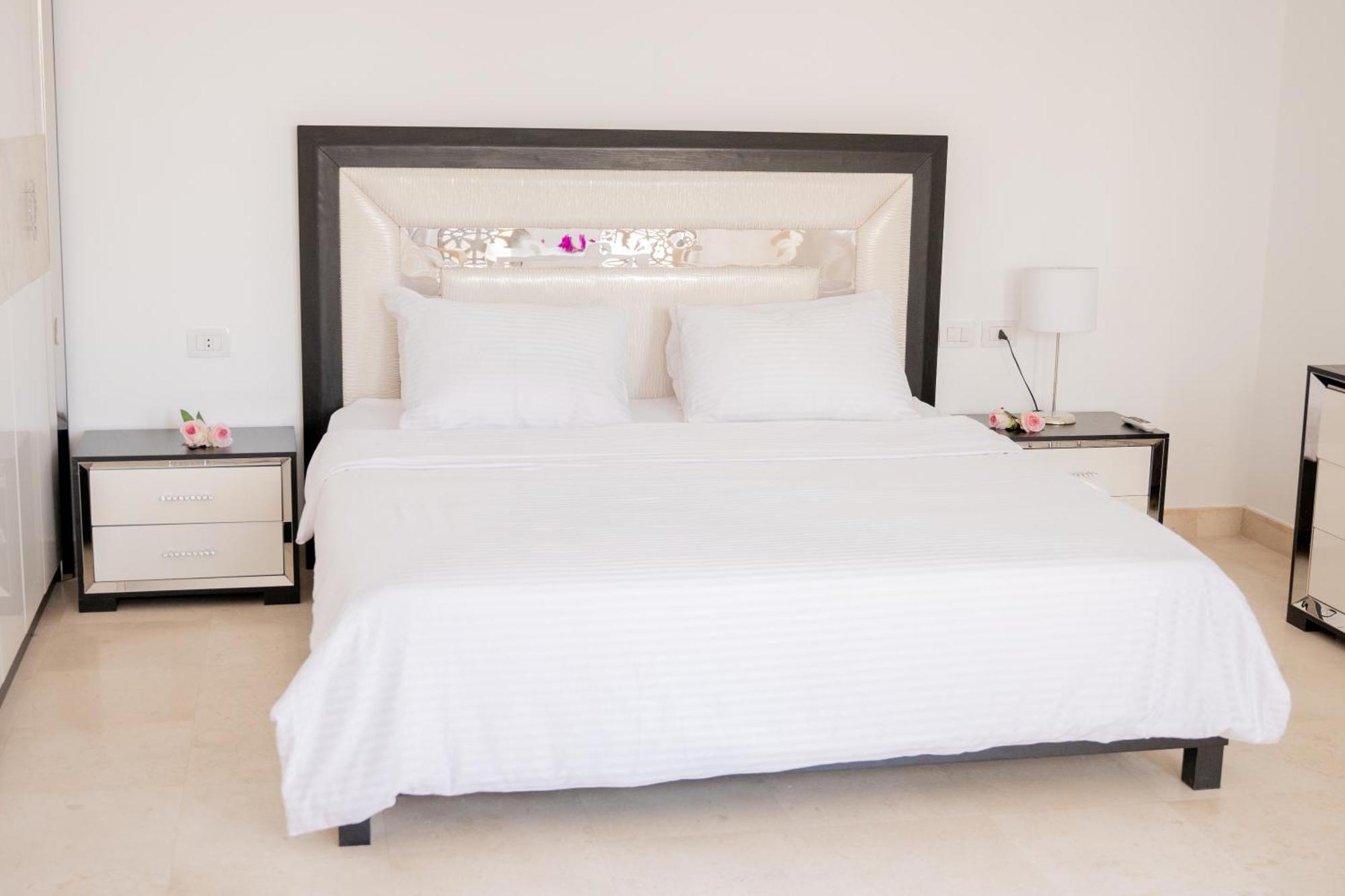 Nayah Stays, Amazing With Private Pool & 5 Master Nyaraló Gurdaka